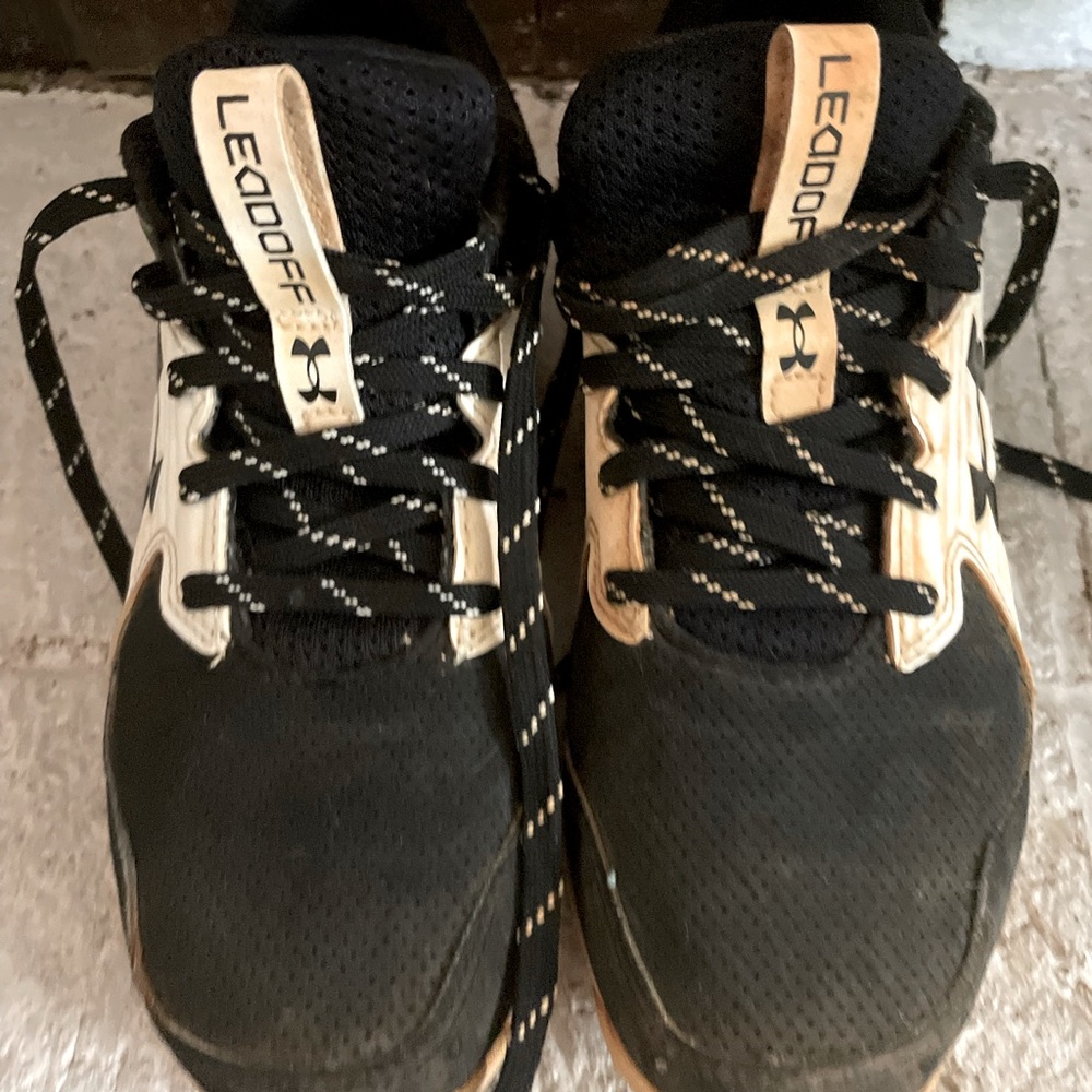 Baseball cleats